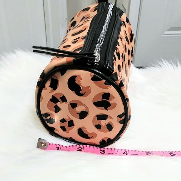 NWT Neiman Markus Wristlet - Picture 2 of 5